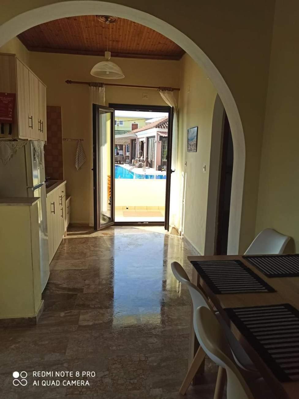 Amadeus Hawaii Apartments & Studios シダリオン 部屋 写真