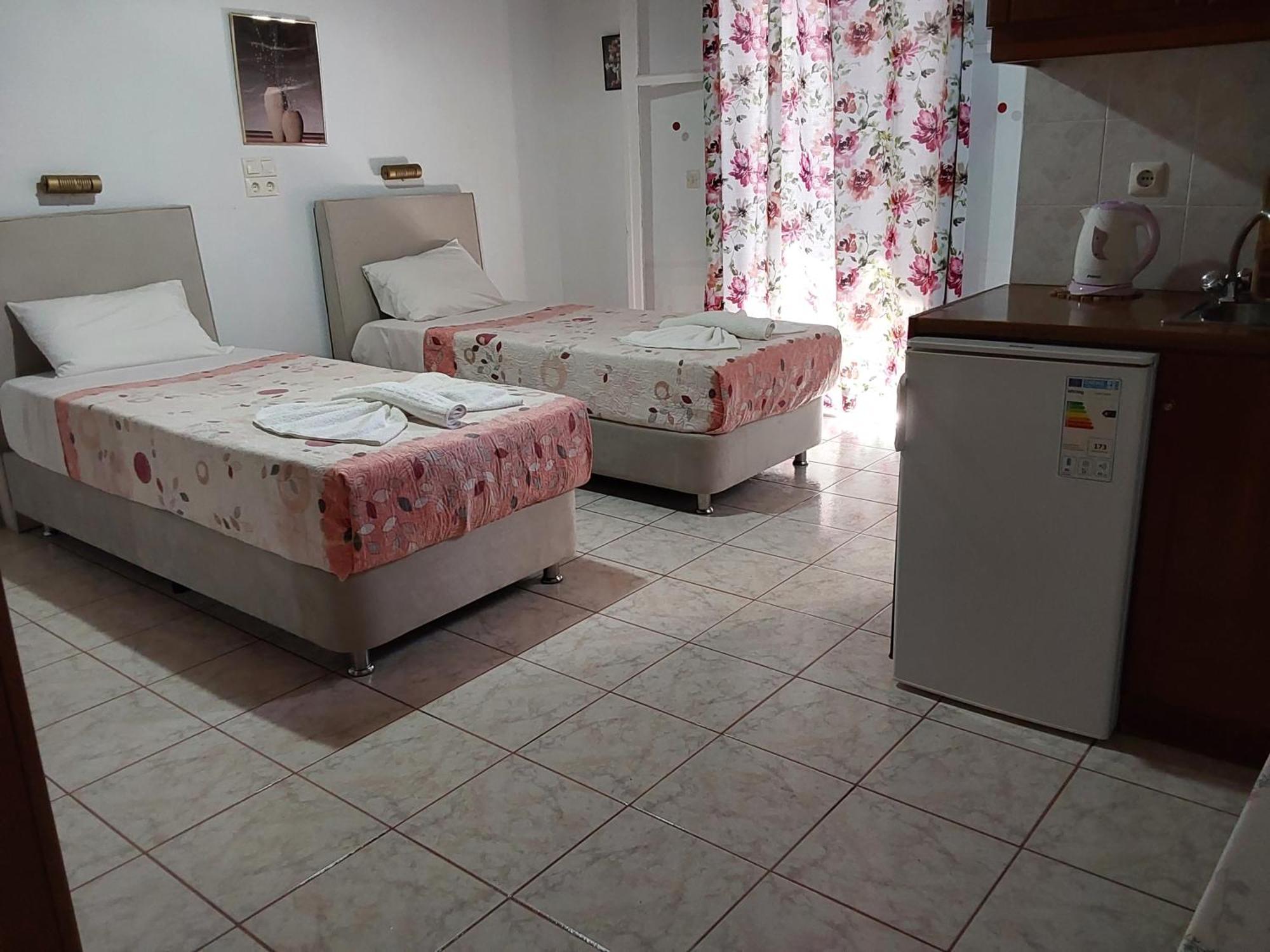 Amadeus Hawaii Apartments & Studios シダリオン 部屋 写真